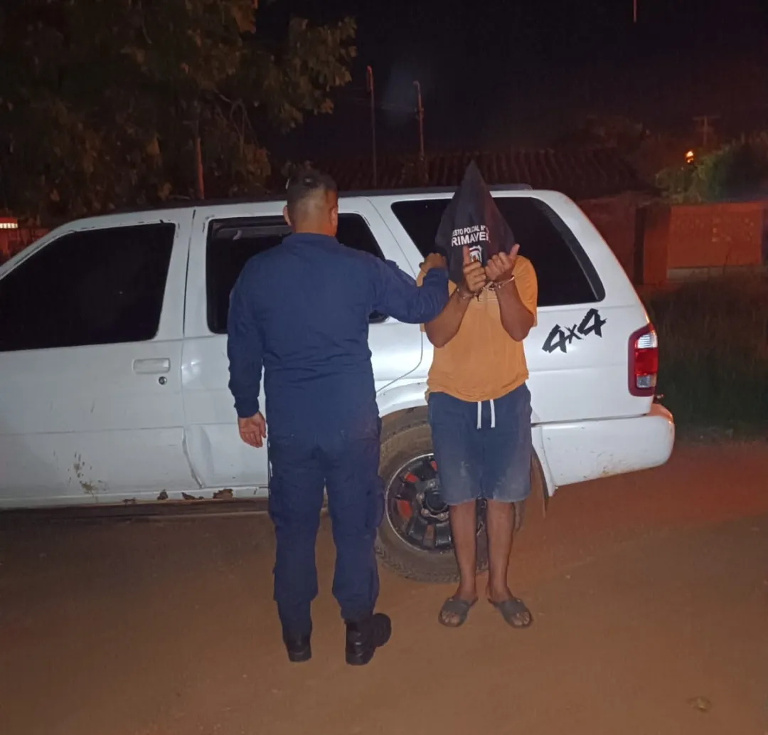 Aprehendido por chocar un automóvil y una motocicleta sobre la Avenida Pinedo