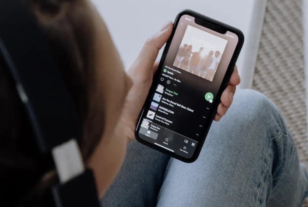 Grupos generados por IA amenazan a la industria musical