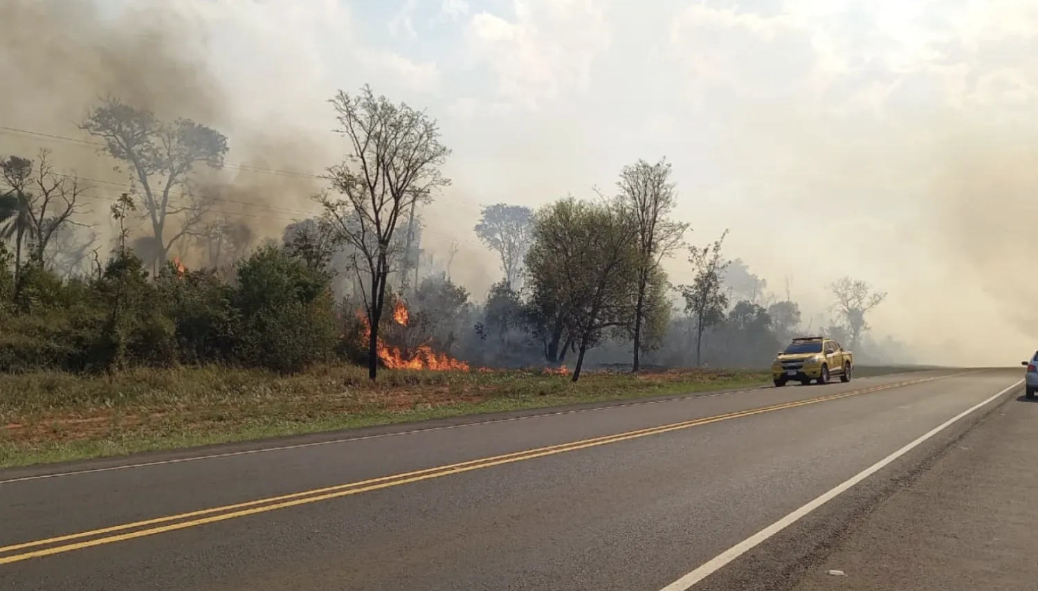 Grave incendio afecta al Parque Nacional Cerro Corá y bomberos piden declarar emergencia