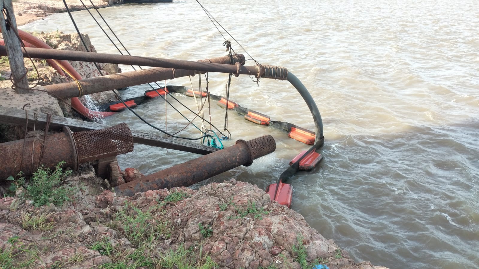 Essap trabaja con bombas sumergibles para toma de agua cruda