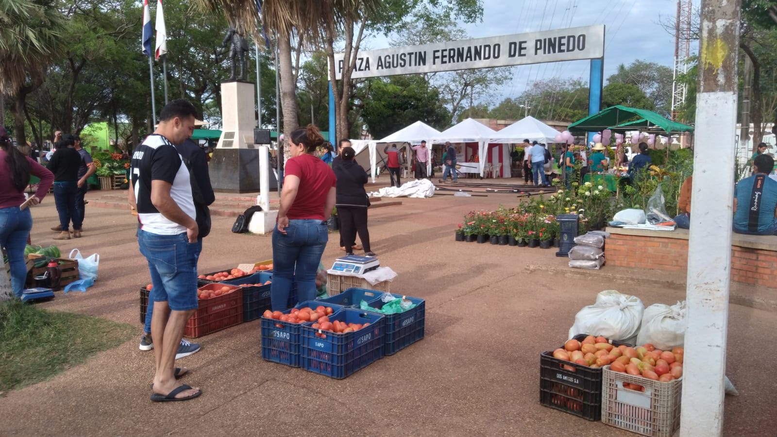 Feria Distrital Agropecuaria en la plaza Pinedo de Concepción