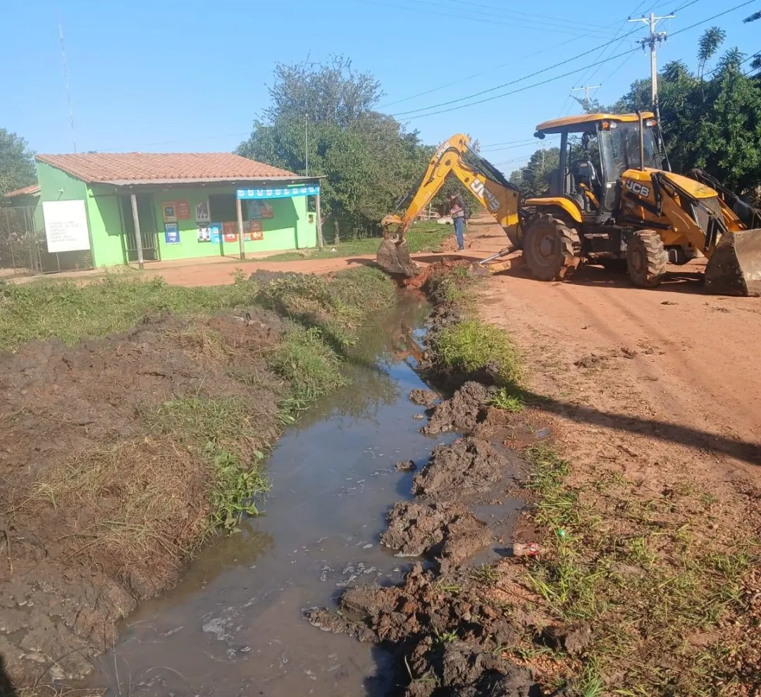 Gobernación realizó limpieza de canales en Fracción Arroyito y Barrio Santa María