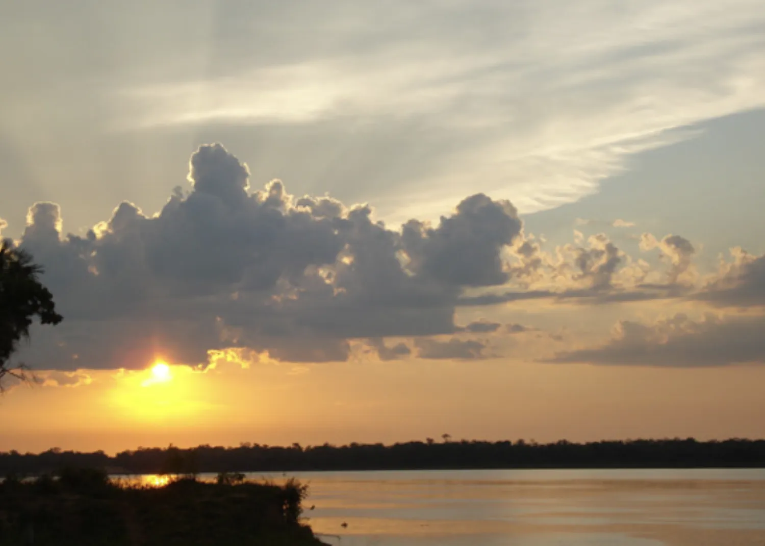 Calor intenso este sábado: Meteorología prevé hasta 39°C y posibles chaparrones