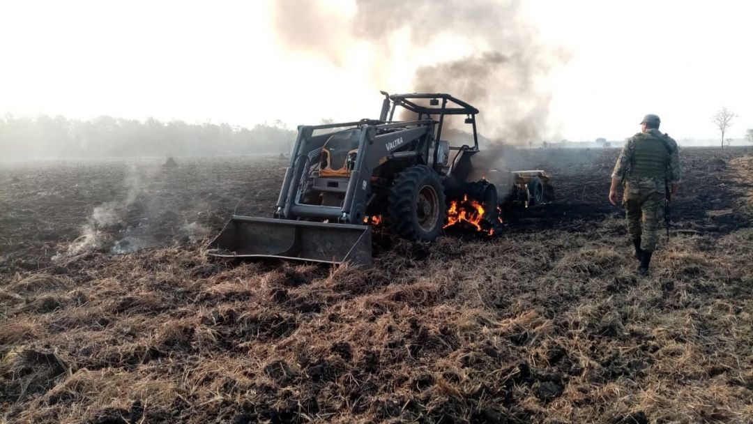 Indagan quema de tractor en San Alfredo y descartan ataque en Paso Barreto