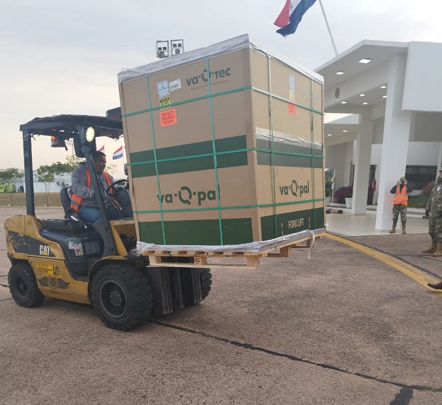 Quinientas mil dosis de Moderna llegan para impulsar vacunación contra COVID-19