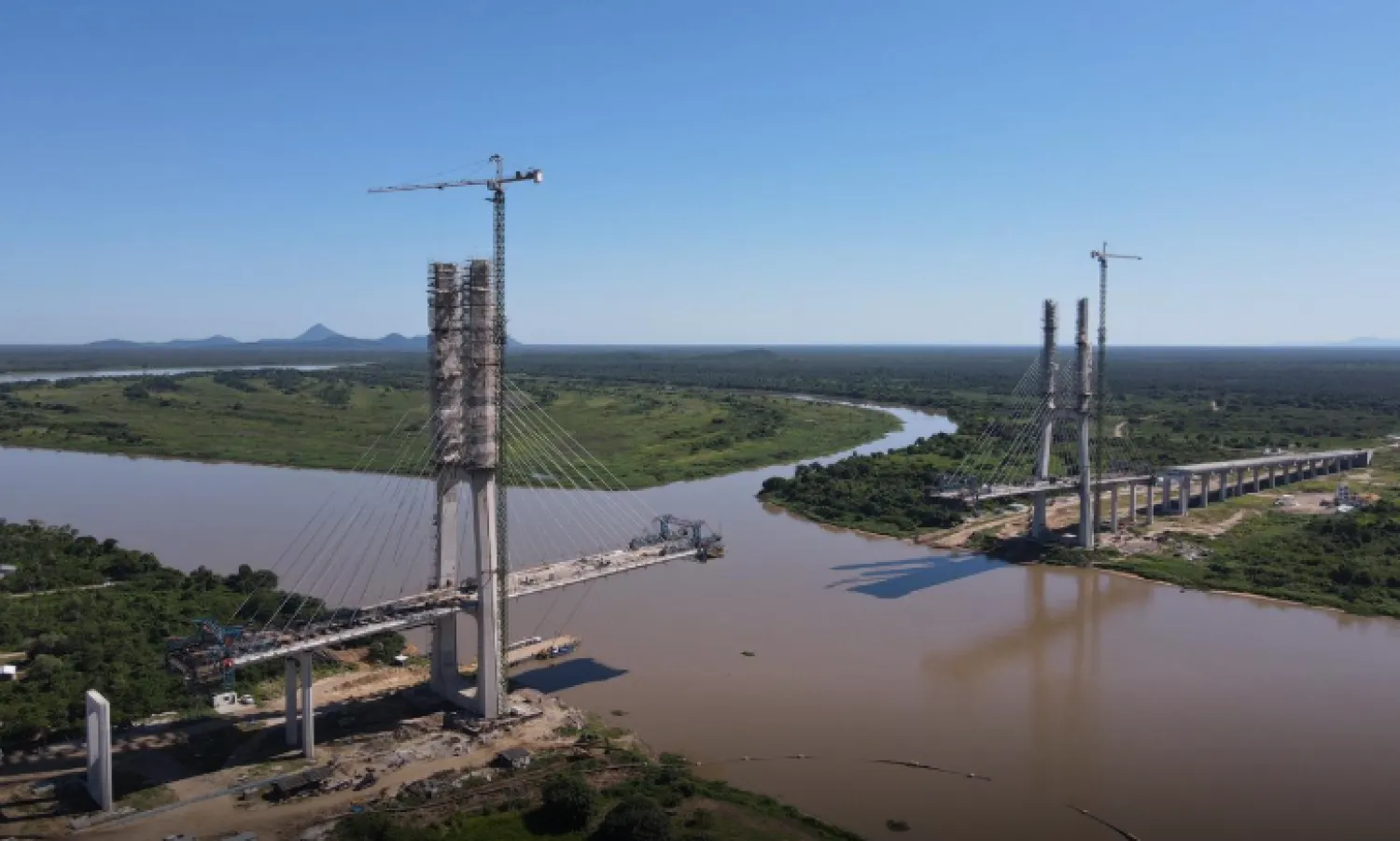 El Puente de la Bioceánica avanza y está cada vez más cerca de unir Paraguay y Brasil