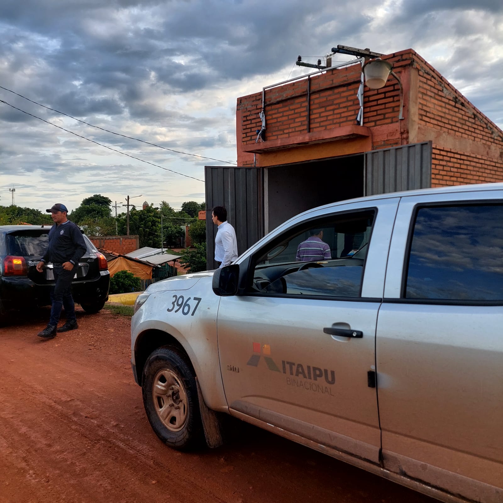 TÉCNICOS DE ITAIPÚ VERIFICAN SITUACIÓN DE LAS ESTACIONES DE BOMBEO