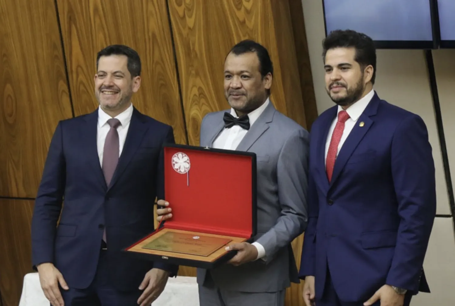 Condecoran en Diputados al humorista Gustavo Cabaña por su gran aporte a la cultura popular