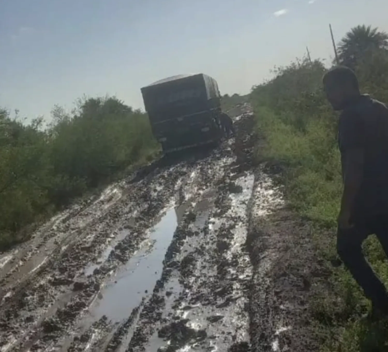 Camino a Itacua permanece intransitable tras las lluvias y pobladores denuncian abandono