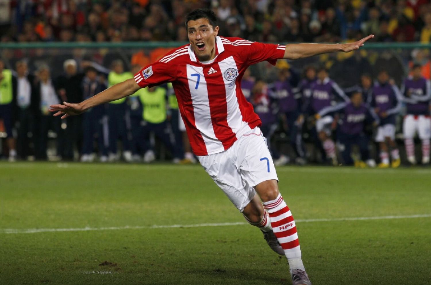 Prensa Internacional se rinde a los pies del historico Oscar “Tacuara”Cardozo que abandono el fútbol