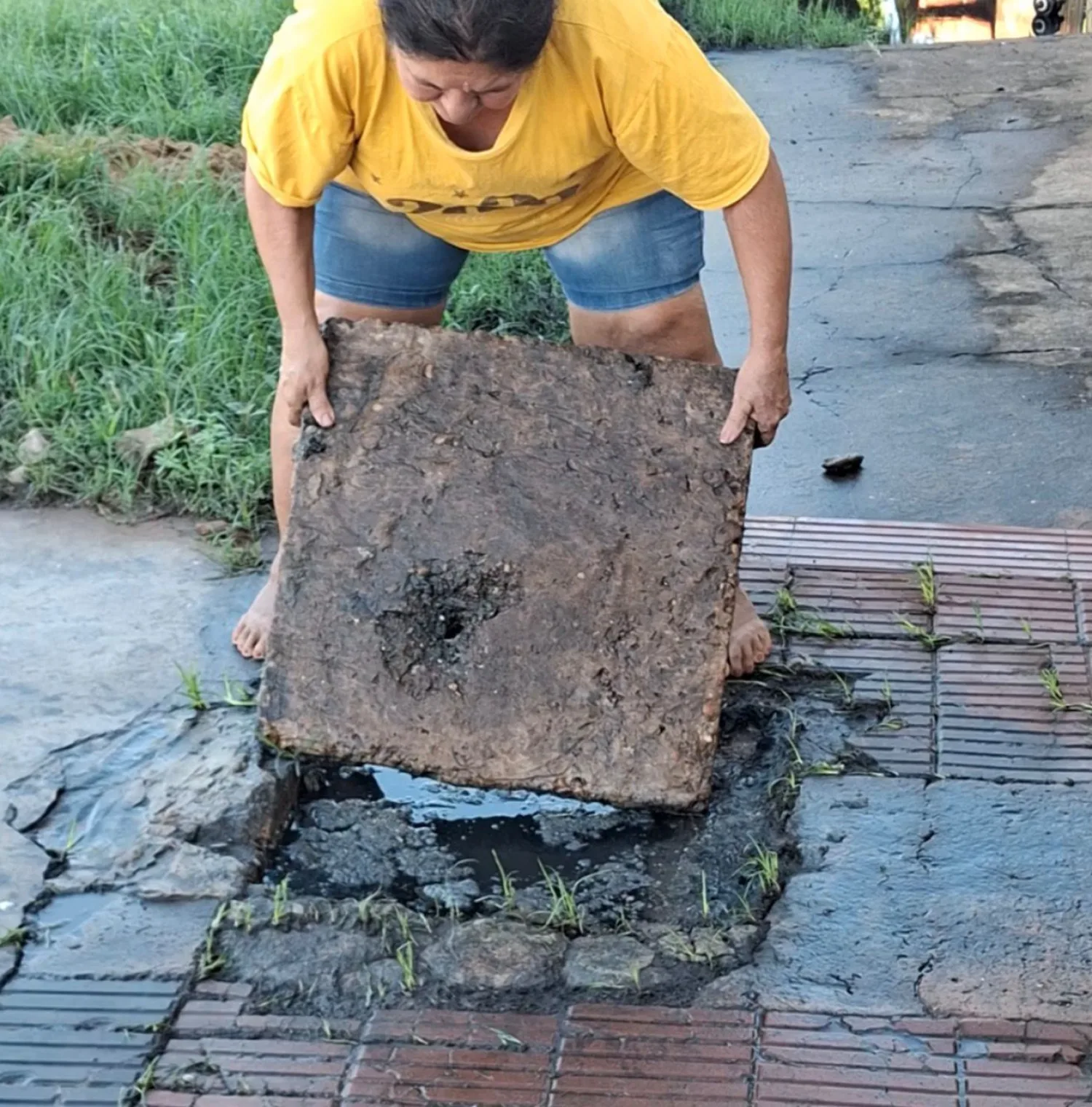 Fuertes reclamos contra la ESSAP por colapso de la red del alcantarillado sanitario