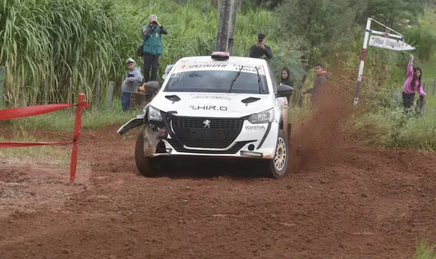 Cerca de 20 autos participaron de las pruebas oficiales del Rally de San Pedro