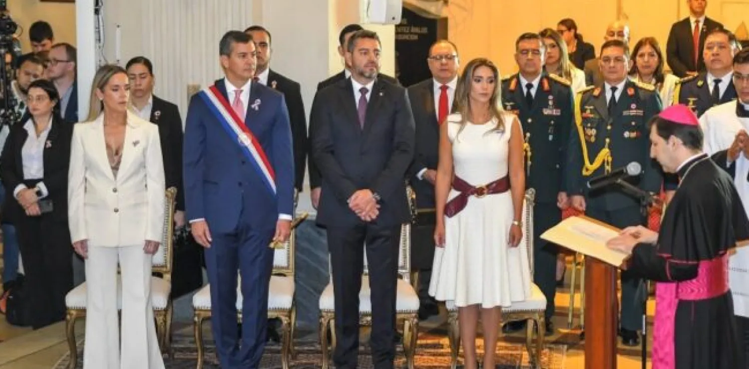 Peña lideró los actos por los 215 años de la independencia paraguaya