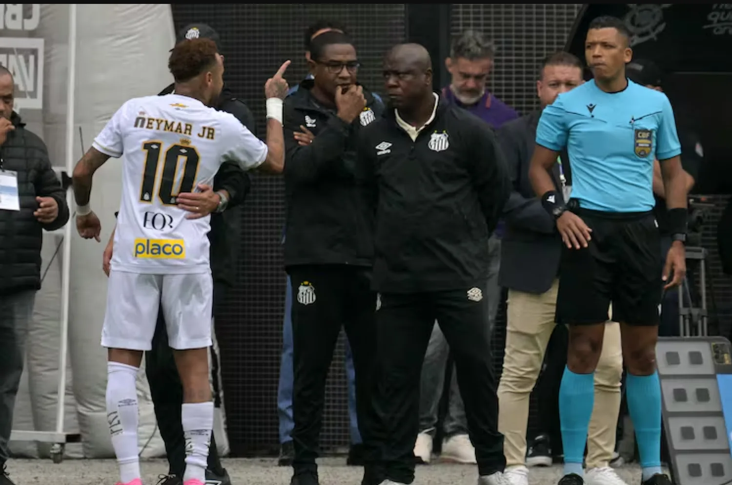 Papelón total: Santos fue goleado y Neymar terminó fuera de control