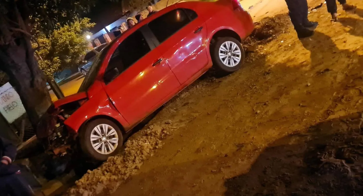 Grave choque entre automóviles deja un herido crítico en Concepción