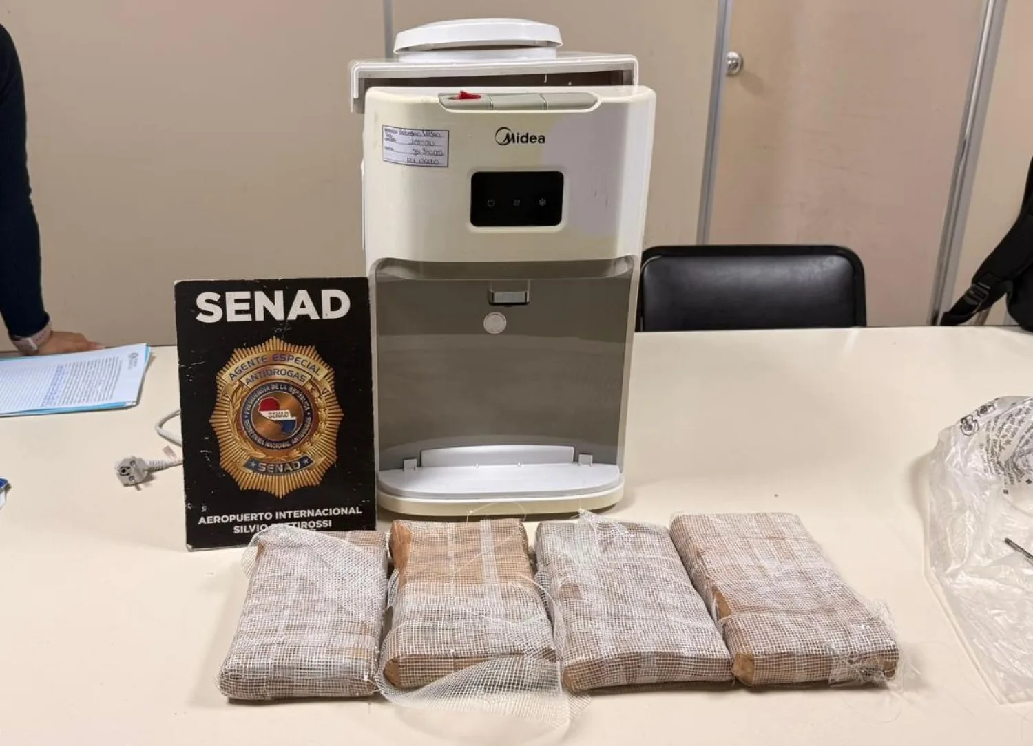 Decomisan cocaína oculta en dispensador de agua que iba a ser enviada a Italia, valuado en más de 150 mil euros