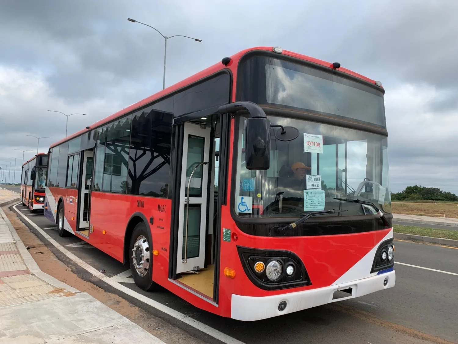Buses eléctricos donados por Taiwan registran más de 350.000 validaciones en los cinco primeros meses del año