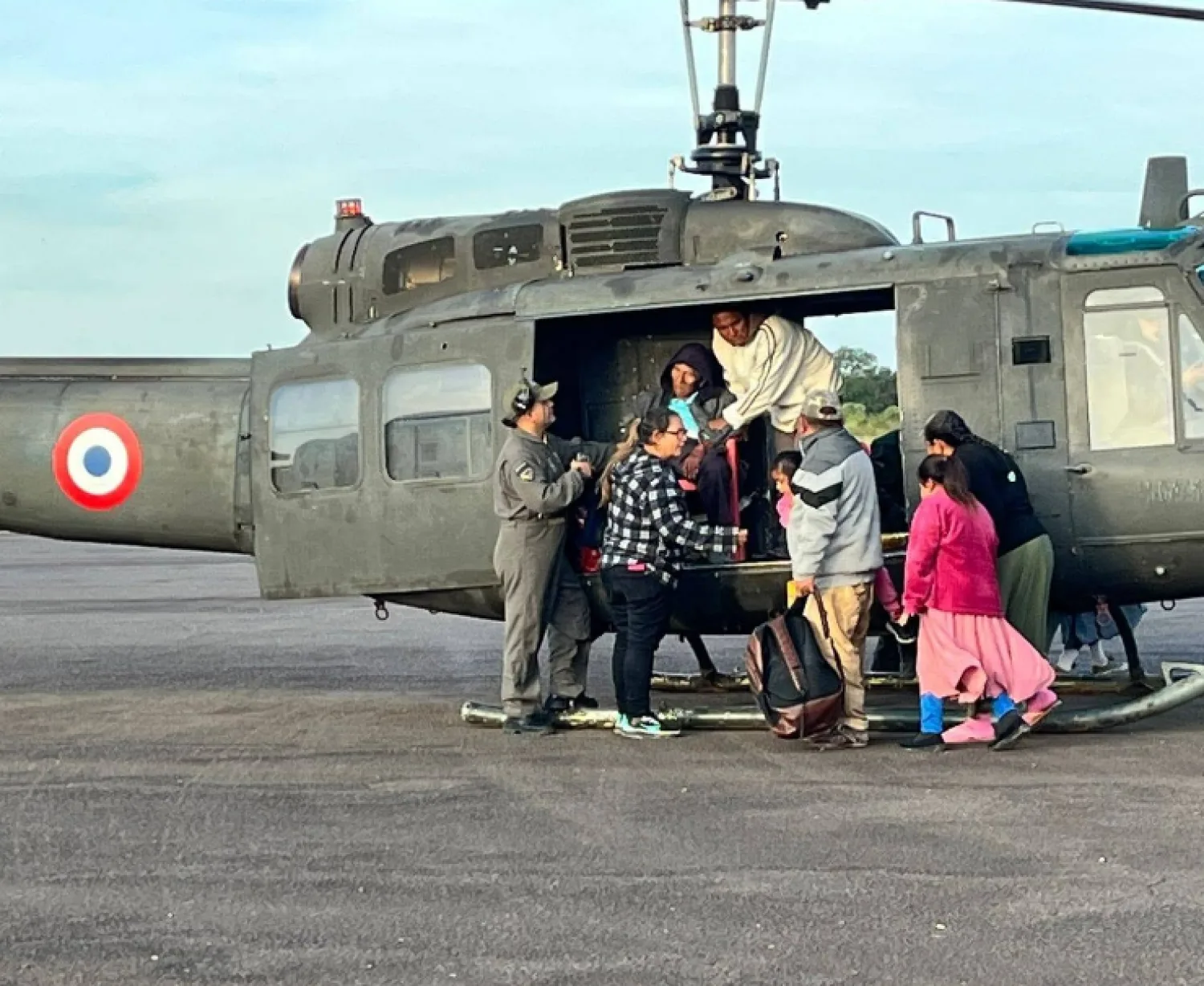 La Fuerza Aérea evacúa de urgencia a un anciano indígena por crisis hipertensiva