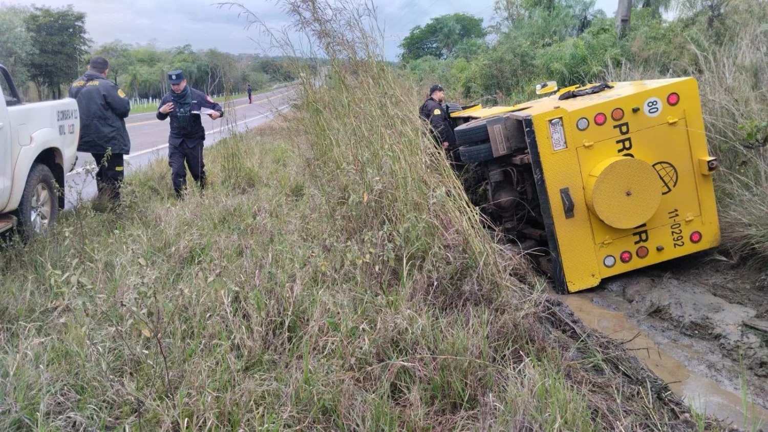 Camión transportador de caudales volcó tras intentar esquivar un bache en Horqueta