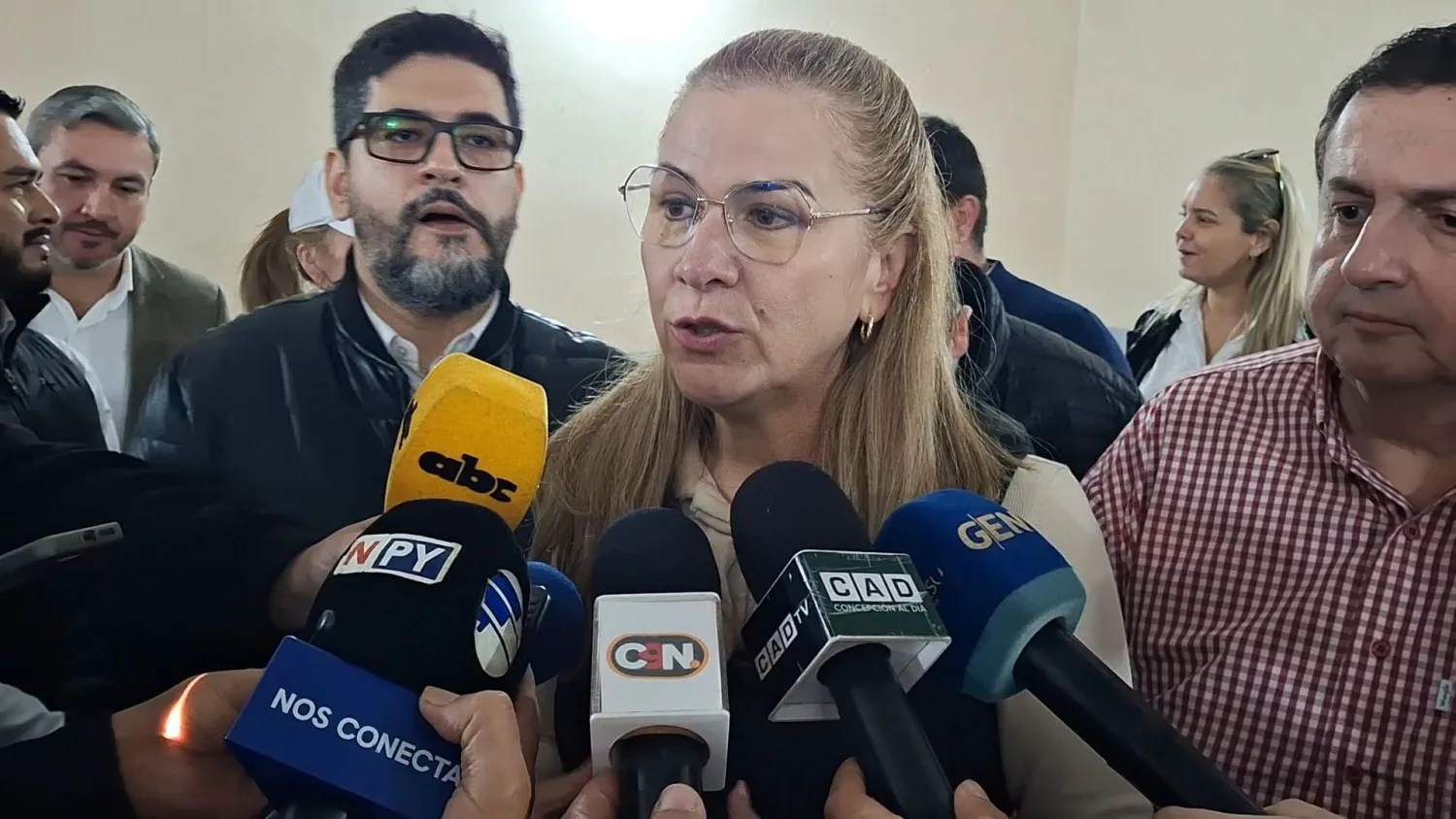 Ministra de Salud reconoce que la demanda supera la capacidad del sistema