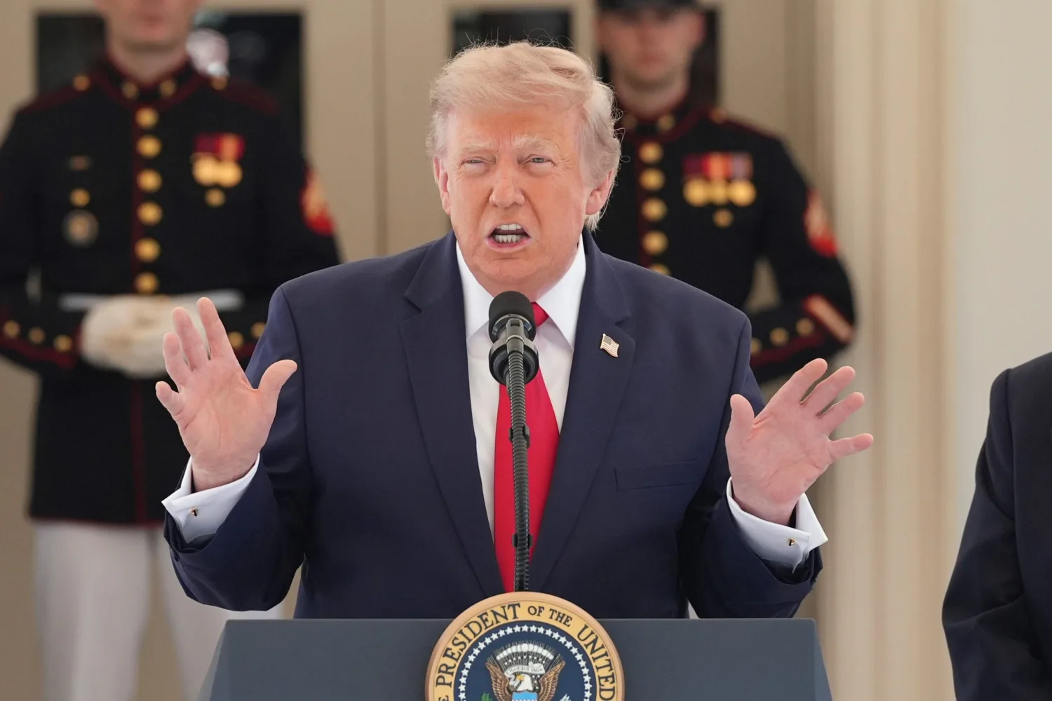 Trump, «los ataques a Irán seguirán hasta que yo diga basta»