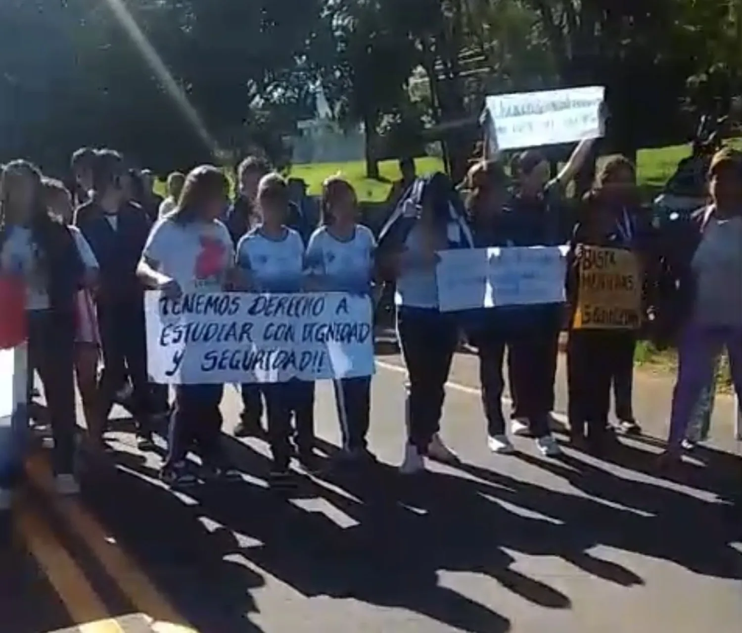 Arroyito: padres y estudiantes intensifican protesta con cierres sobre la Ruta PY05 por falta de aulas