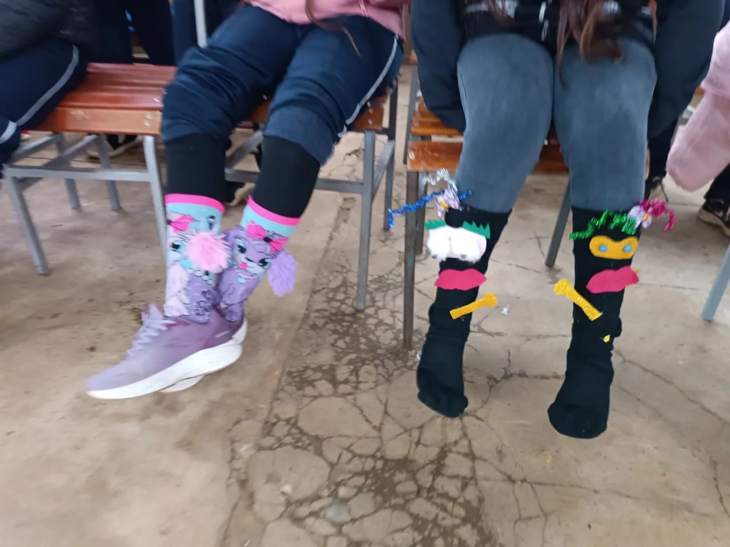 “Medias Divertidas” llenó de color y alegría a la Escuela Pedro Juan Caballero de San Juan del Paraná