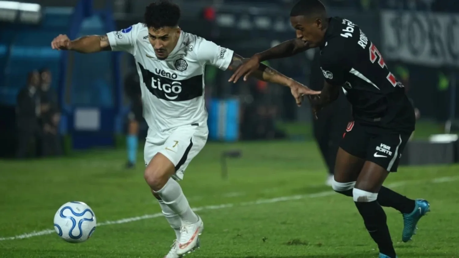 Olimpia cae goleado ante Vasco y queda eliminado de la Sudamericana