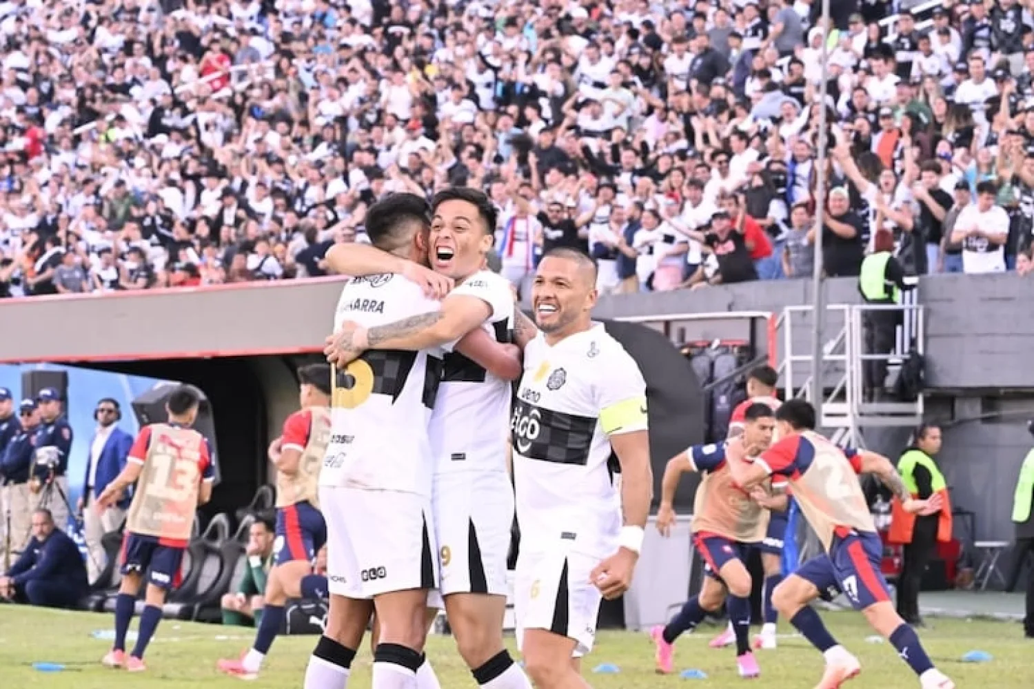 Remontada franjeada: Olimpia se quedó con el Superclásico ante Cerro