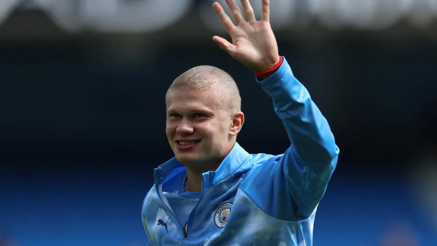 Haaland sorprende con un nuevo corte de pelo en su regreso a la Premier League