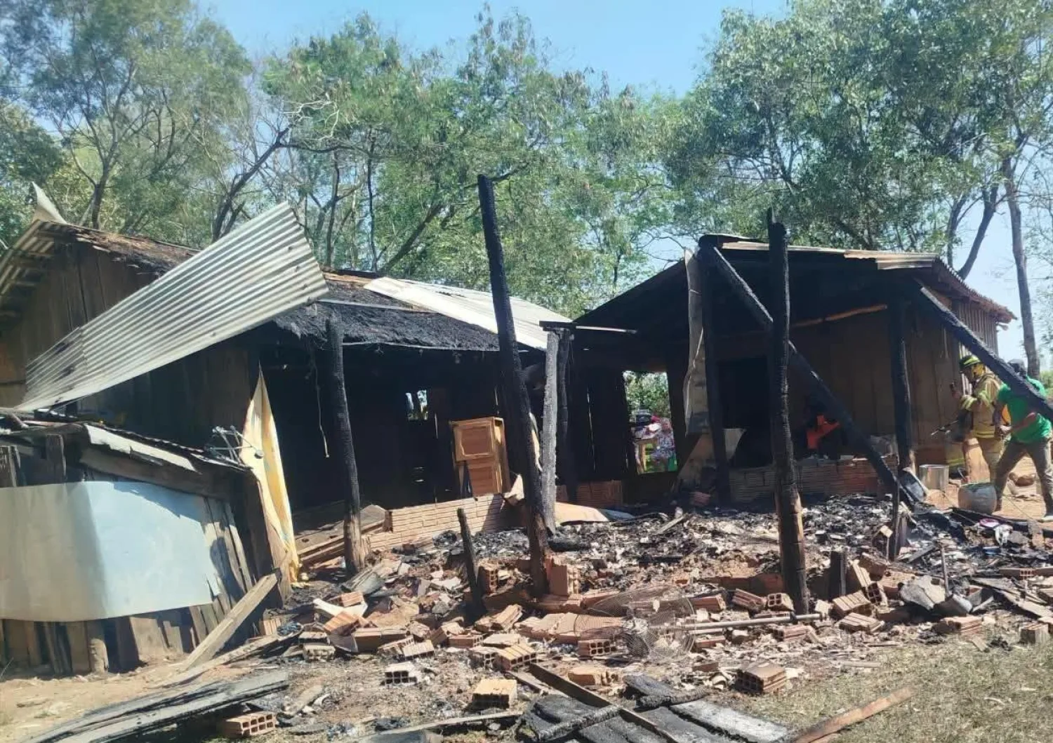 Incendio destruye totalmente una vivienda en Yby Yaú