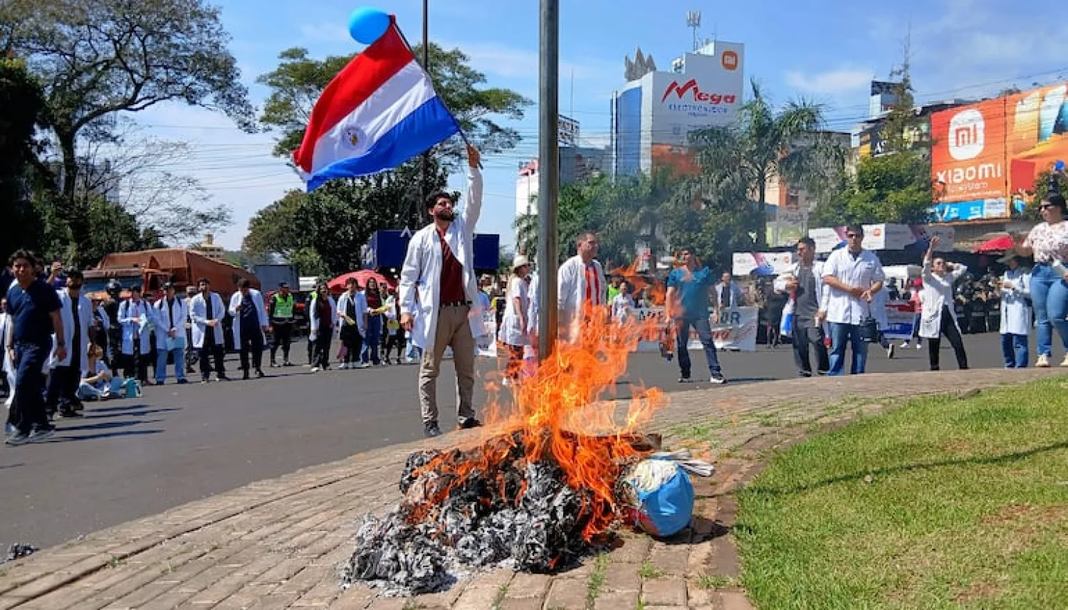 Colapso por huelga de médicos: renuncian especialistas y peligran hospitales