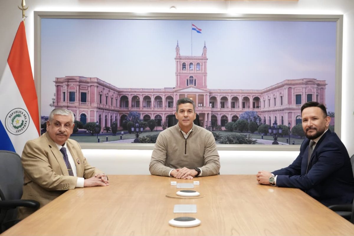 Isaías Fretes asume como ministro de Salud y promete dignificar a los médicos