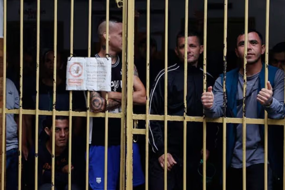 Presos podrían cobrar salario mínimo por trabajar en cárceles