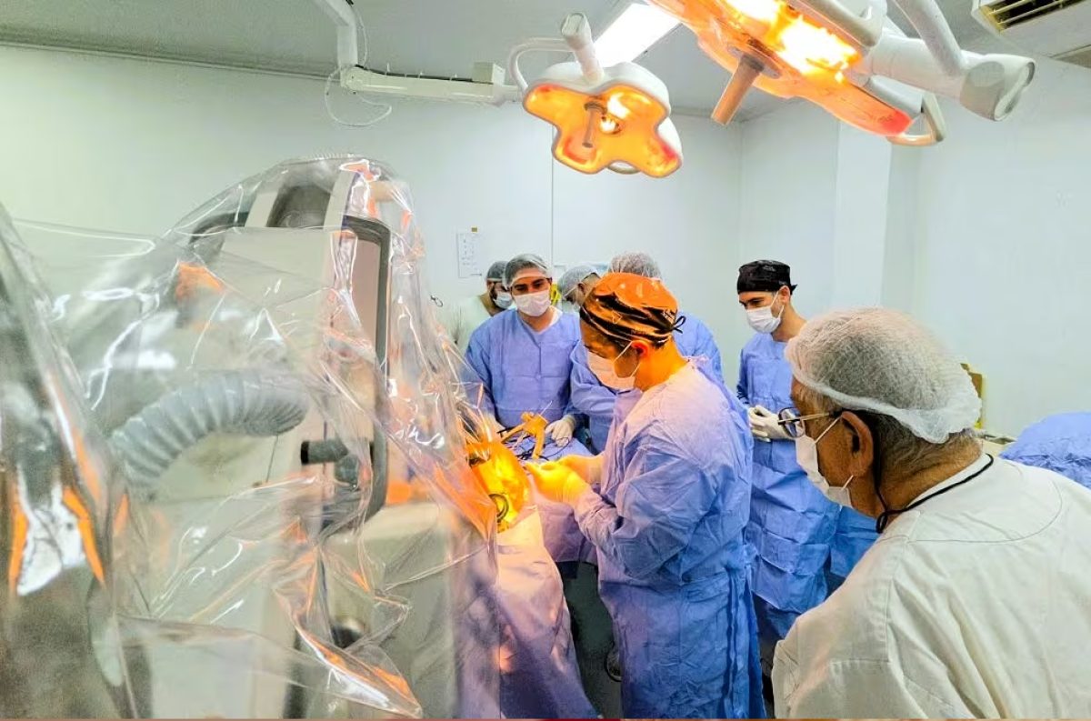 IPS implanta con éxito un chip cerebral a paciente para frenar el avance del parkinson
