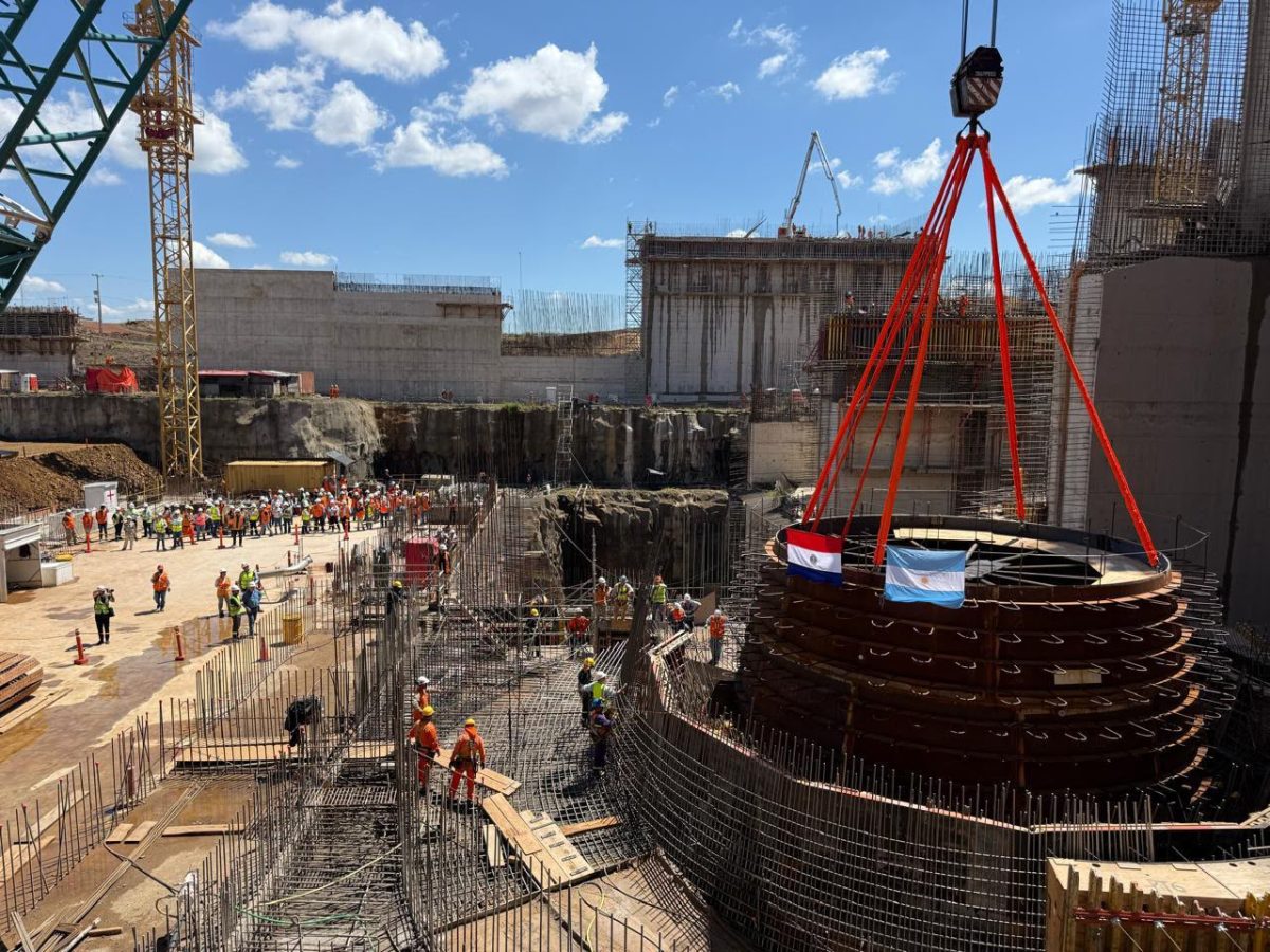 Yacyretá marca un hito con instalación de la primera pieza fija de la turbina N°1 en Aña Cuá