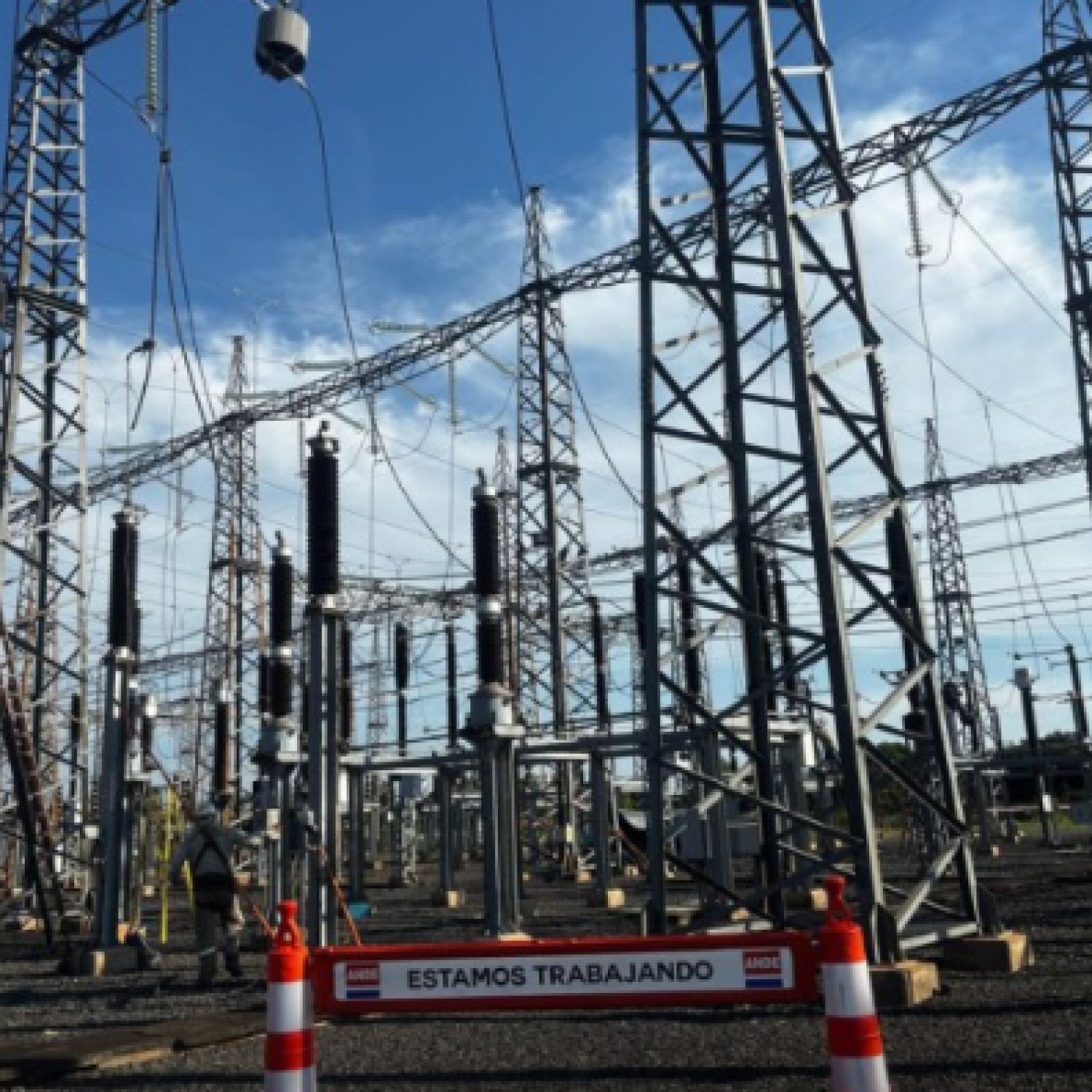 Fortalecen suministro eléctrico nacional con mantenimiento de equipos en 4 subestaciones