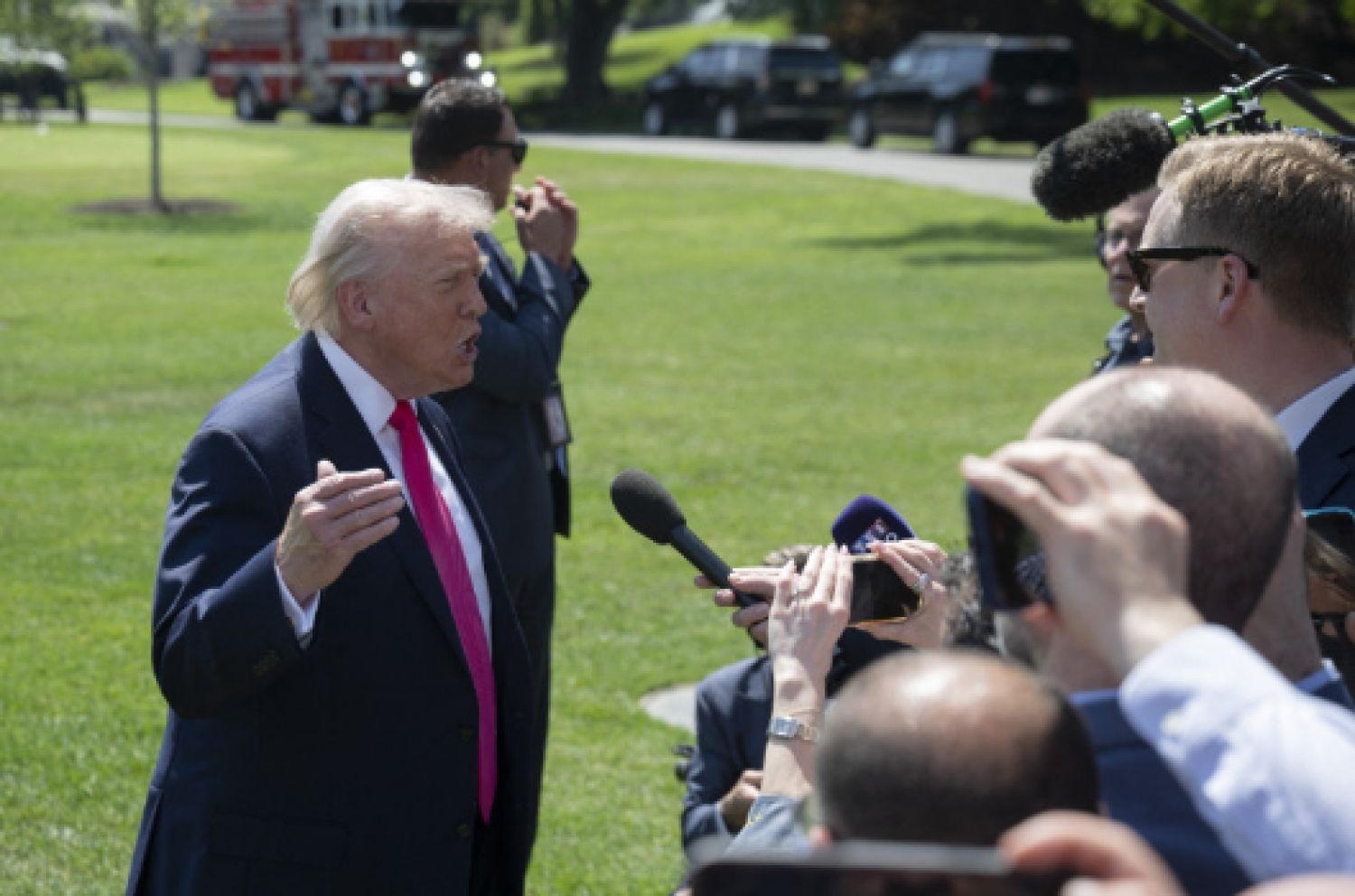 Trump anuncia que Irán entregará uranio y hay avances hacia la paz