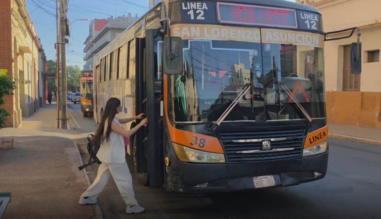 Viceministerio de Transporte evalúa medidas ante suba del combustible y descarta aumento del pasaje