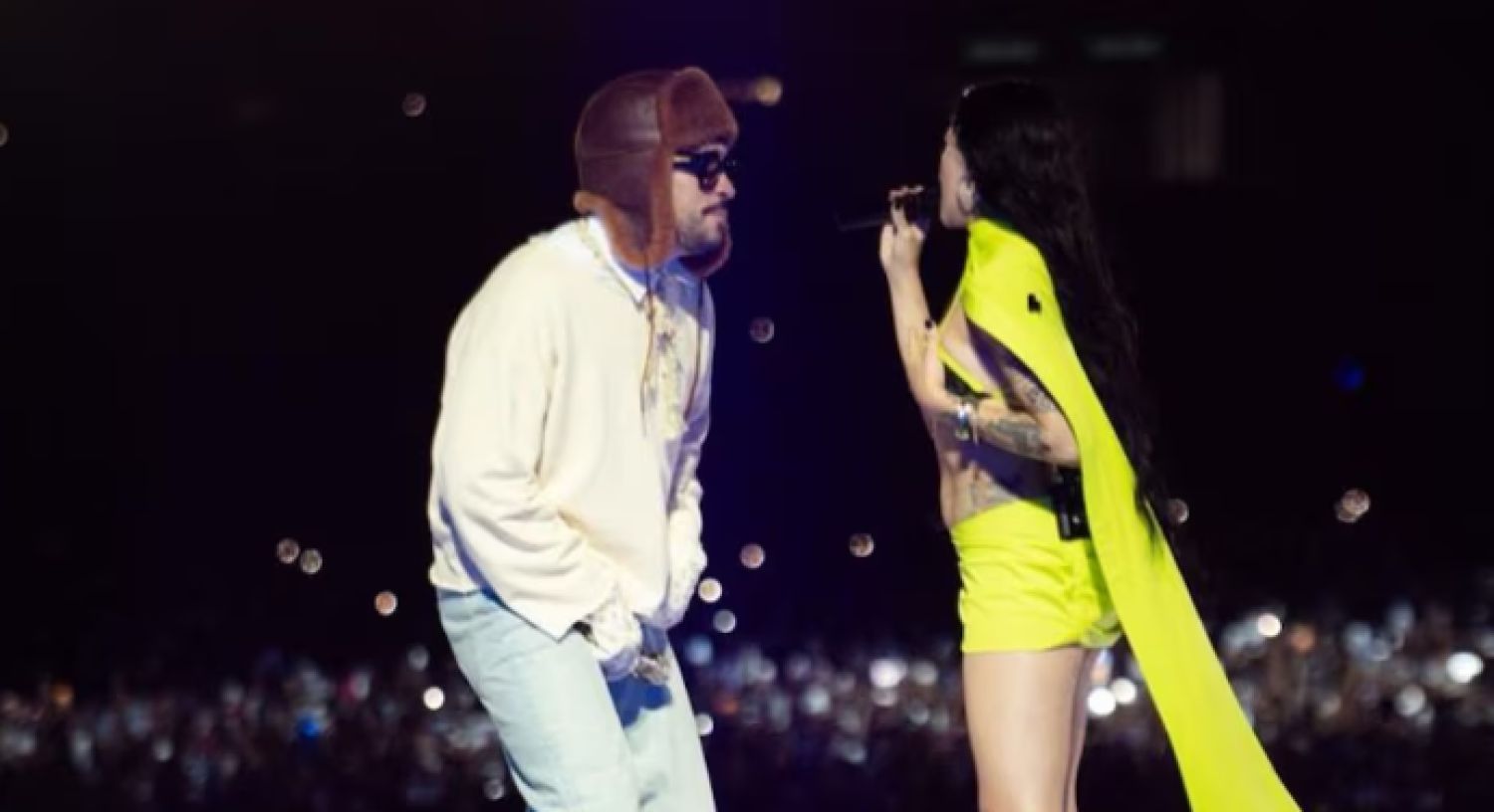 Bad Bunny y Cazzu se reencuentran en el escenario y desatan nostalgia en pleno San Valentín