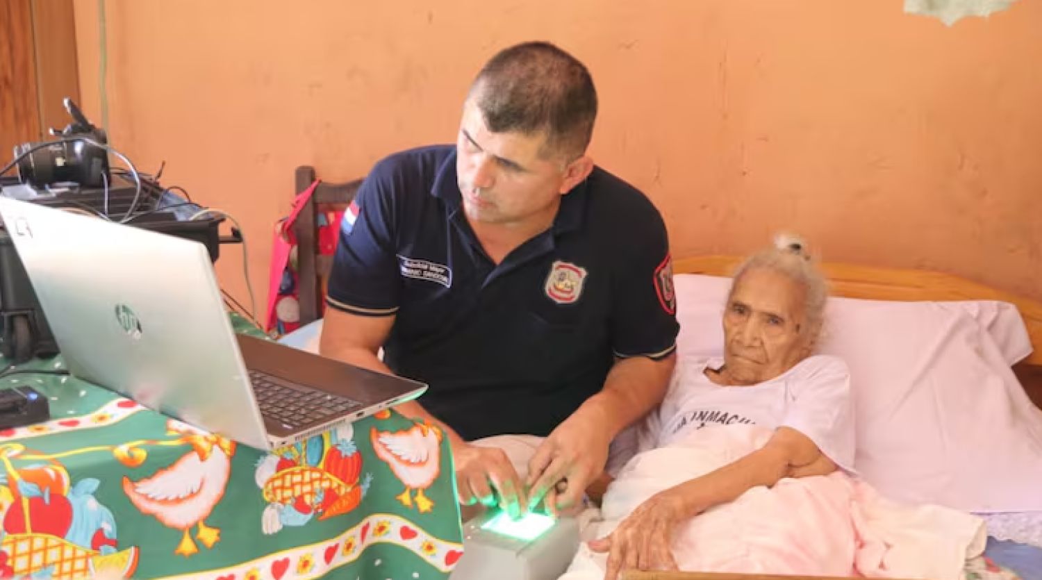 A los 102 años, doña Fermina obtuvo por primera vez su cédula de identidad
