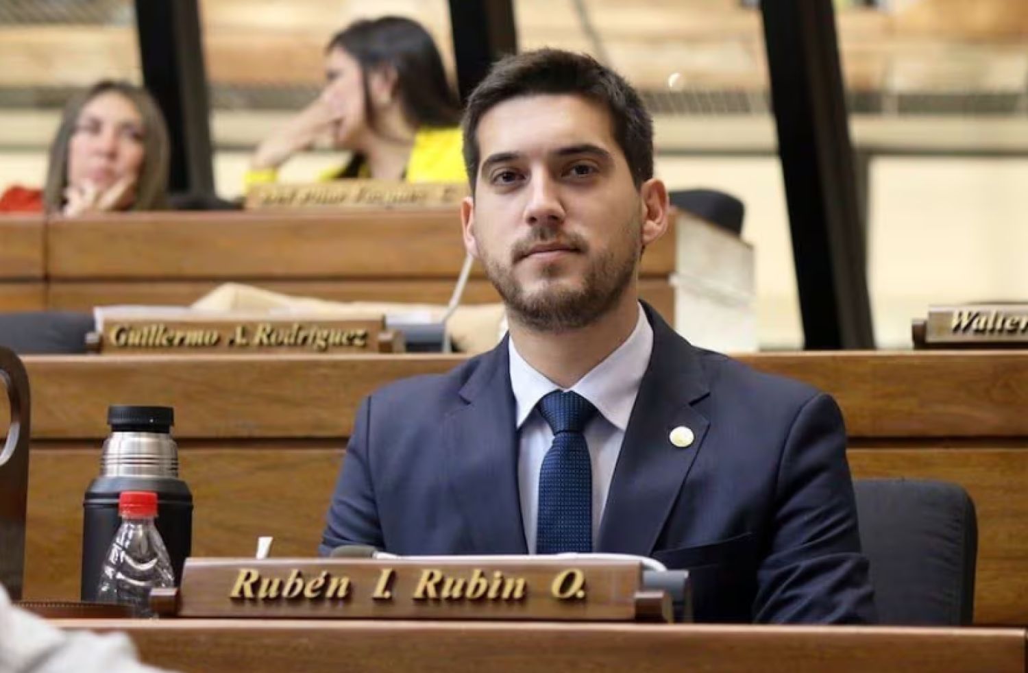 Rubén Rubin pide recortar viáticos, bonificaciones y seguros médicos en todos los poderes del Estado