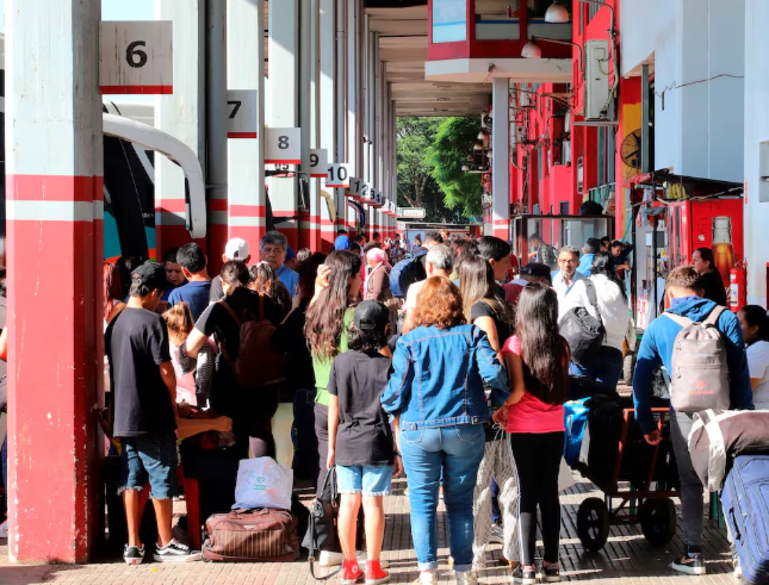Masivo regreso: la Terminal de Asunción recibió a más de 180 mil pasajeros